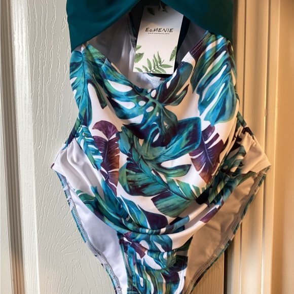 Women’s one piece swimsuit, Size Large, NWT - Picture 6 of 8